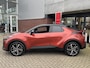 Toyota C-HR / C-HR+ 2.0 PHEV EXECUTIVE MY2026 NIEUW DIRECT LEVERBAAR! BI-TONE 19'' LM-VELGEN JBL-AUDIO STOEL/STUURVERW EL-ACHTERKLEP BLIND SPOT NAVI EL-STOEL KEYLESS