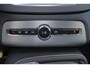 Volvo XC90 T8 Recharge AWD Ultimate Dark Luchtvering - Panorama/schuifdak - IntelliSafe Assist & Surround - 360º Camera - Bowers & Wilkins audio - Adaptieve LED koplampen - Verwarmde voorstoelen, stuur & achterbank - Parkeersensoren voor & achter - Elektr. bedienb. voorstoelen met geheugen - Draadloze tel. lader - Extra getint glas - Inklapbare trekhaak - 22' LMV