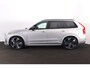 Volvo XC90 T8 Recharge AWD Ultimate Dark Luchtvering - Panorama/schuifdak - IntelliSafe Assist & Surround - 360º Camera - Bowers & Wilkins audio - Adaptieve LED koplampen - Verwarmde voorstoelen, stuur & achterbank - Parkeersensoren voor & achter - Elektr. bedienb. voorstoelen met geheugen - Draadloze tel. lader - Extra getint glas - Inklapbare trekhaak - 22' LMV