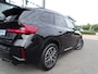 BMW iX1 eDrive20 M-Sport pakket Innovation Pack Travel Pack Head-up Pano-Dak Park-Plus 18'LM Velgen