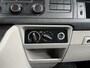 Volkswagen Transporter Kombi 2.0 TDI L2H2 150pk DSG Airco Cruise control Trekhaak 2500kg trekgewicht Parkeersensoren achter Apple carplay Telefoonverbinding Euro 6 Ideaal voor camperombouw! 8-Persoons