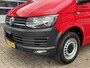Volkswagen Transporter Kombi 2.0 TDI L2H2 150pk DSG Airco Cruise control Trekhaak 2500kg trekgewicht Parkeersensoren achter Apple carplay Telefoonverbinding Euro 6 Ideaal voor camperombouw! 8-Persoons