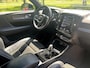 Volvo XC40 1.5 T5 Recharge R-Design | ACC | CAM | CARPAY | CLIMA | NAVI | PDC V&A | STUUR/STOELVERW. | TREKHAAK | WINTERWIELEN LM 19" ZWART