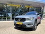 Volvo XC40 1.5 T5 Recharge R-Design | ACC | CAM | CARPAY | CLIMA | NAVI | PDC V&A | STUUR/STOELVERW. | TREKHAAK | WINTERWIELEN LM 19" ZWART