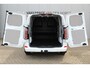 Ford E-Transit Custom ELEKTRISCH 320 L2H1 Limited 65 kWh 218 pk Meerprijs 17" lichtmetalen wielen €. 1.500,- Autm. airco, stoel-, spiegel- en voorraamverw., camera, trekhaak, cruise cntrl, navigatie by Apple Carplay/ Android auto, telefoonvoorb., LED verl. etc.