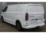 Ford E-Transit Custom ELEKTRISCH 320 L2H1 Limited 65 kWh 218 pk Meerprijs 17" lichtmetalen wielen €. 1.500,- Autm. airco, stoel-, spiegel- en voorraamverw., camera, trekhaak, cruise cntrl, navigatie by Apple Carplay/ Android auto, telefoonvoorb., LED verl. etc.