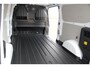 Ford E-Transit Custom ELEKTRISCH 320 L2H1 Limited 65 kWh 218 pk Meerprijs 17" lichtmetalen wielen €. 1.500,- Autm. airco, stoel-, spiegel- en voorraamverw., camera, trekhaak, cruise cntrl, navigatie by Apple Carplay/ Android auto, telefoonvoorb., LED verl. etc.