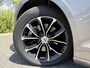 Volvo V60 2.0 B3 Momentum Business | Panoramadak | Harman Kardon Audio | Achteruitrijcamera | Parkeersensoren | Stoelverwarming | Keyless Entry | Elektrische Achterklep | Cruise Control Adaptief | Navigatie | Apple Carplay | Android Auto