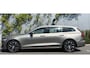 Volvo V60 2.0 B3 Momentum Business | Panoramadak | Harman Kardon Audio | Achteruitrijcamera | Parkeersensoren | Stoelverwarming | Keyless Entry | Elektrische Achterklep | Cruise Control Adaptief | Navigatie | Apple Carplay | Android Auto