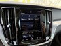 Volvo V60 2.0 B3 Momentum Business | Panoramadak | Harman Kardon Audio | Achteruitrijcamera | Parkeersensoren | Stoelverwarming | Keyless Entry | Elektrische Achterklep | Cruise Control Adaptief | Navigatie | Apple Carplay | Android Auto
