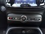Volvo XC40 B3 177pk Plus Black Edition / Harman Kardon audio / Lighting / Elektrische stoelen met geheugen /