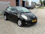 Toyota Yaris 1.3 VVTi Terra 87PK 5 deurs! NL AUTO NAP 2EIGENAAR! TOPSTAAT! AIRCO ECC l LMV l Stoelverwarming l DEALER OH!