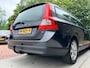 Volvo V70 2.0 Kinetic | Leer | Schuif/Kantel dak | Stoelver | Trekhaak |