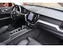 Volvo XC60 T6 Recharge AWD R-Design | Stoelverwarming | Trekhaak | Leder | 360° Camera | HUD | Pilot Assist | BLIS | Glossy Black | Keyless