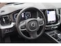 Volvo XC60 T6 Recharge AWD R-Design | Stoelverwarming | Trekhaak | Leder | 360° Camera | HUD | Pilot Assist | BLIS | Glossy Black | Keyless
