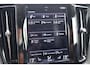 Volvo XC60 T6 Recharge AWD R-Design | Stoelverwarming | Trekhaak | Leder | 360° Camera | HUD | Pilot Assist | BLIS | Glossy Black | Keyless