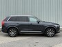 Volvo XC90 2.0 T8 Recharge AWD R-Design / SoH accupakket 97% / Dealer onderhouden / 7 Persoons / Panoramisch schuif/kantel dak / Geheugenfunctie voorstoelen / Elektrisch wegklapbare trekhaak 2350 kg trekgewicht / Harman Kardon Audio / All Season banden / Apple CarPlay/Android Auto /