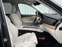 Volvo XC90 2.0 T8 Recharge AWD R-Design / SoH accupakket 97% / Dealer onderhouden / 7 Persoons / Panoramisch schuif/kantel dak / Geheugenfunctie voorstoelen / Elektrisch wegklapbare trekhaak 2350 kg trekgewicht / Harman Kardon Audio / All Season banden / Apple CarPlay/Android Auto /