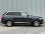 Volvo XC90 2.0 T8 Recharge AWD Inscription / SoH accupakket 97% / Dealer onderhouden / 7 Persoons / Panoramisch schuif/kantel dak / Geheugenfunctie voorstoelen / Elektrisch wegklapbare trekhaak 2350 kg trekgewicht / Harman Kardon Audio / All Season banden / Apple CarPlay/Android Auto /