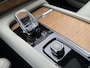 Volvo XC90 2.0 T8 Recharge AWD Inscription / SoH accupakket 97% / Dealer onderhouden / 7 Persoons / Panoramisch schuif/kantel dak / Geheugenfunctie voorstoelen / Elektrisch wegklapbare trekhaak 2350 kg trekgewicht / Harman Kardon Audio / All Season banden / Apple CarPlay/Android Auto /