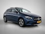 Mercedes-Benz B-klasse 250 e Plug-In Hybride | Trekhaak | Panoramadak | Multi Beam Ledkoplampen | Sfeerverlichting | Parkeerpakket met 360°-camera. Inclusief 24 maanden MB Certified garantie voor Europa.