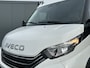 IVECO Daily 35S14 2.3D FACELIFT / L2H2 / ** 28.436 KM ** / TREKHAAK / 3.500 KG AHG / 270 ACHTERDEUREN / ECC AIRCO / APPLE CARPLAY / 3 ZITS
