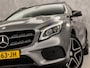 Mercedes-Benz GLA 200 AMG Sport 156Pk Automaat (PANORAMADAK, APPLE CARPLAY, GROOT NAVI, CAMERA, LEDER, SPORTSTOELEN, ZWART HEMEL, GETINT GLAS, STOELVERWARMING, NIEUWSTAAT)