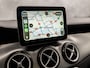 Mercedes-Benz GLA 200 AMG Sport 156Pk Automaat (PANORAMADAK, APPLE CARPLAY, GROOT NAVI, CAMERA, LEDER, SPORTSTOELEN, ZWART HEMEL, GETINT GLAS, STOELVERWARMING, NIEUWSTAAT)