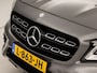 Mercedes-Benz GLA 200 AMG Sport 156Pk Automaat (PANORAMADAK, APPLE CARPLAY, GROOT NAVI, CAMERA, LEDER, SPORTSTOELEN, ZWART HEMEL, GETINT GLAS, STOELVERWARMING, NIEUWSTAAT)