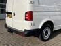 Volkswagen Transporter 2.0 TDI L2H1 Trekhaak 2200kg trekgewicht Imperiaal Euro 6 Airco Cruise controle Navigatie Apple carplay Parkeersensoren achter 2-Persoons