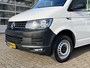 Volkswagen Transporter 2.0 TDI L2H1 Trekhaak 2200kg trekgewicht Imperiaal Euro 6 Airco Cruise controle Navigatie Apple carplay Parkeersensoren achter 2-Persoons