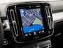 Volvo XC40 1.5 T5 Recharge Sport 262Pk Automaat (BLACK PACK, APPLE CARPLAY, GROOT NAVI, ZWART HEMEL, STUUR/STOELVERWARMING, SPORTSTOELEN, GETINT GLAS, LANE ASSIST, NIEUWE APK, NIEUWSTAAT)
