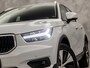 Volvo XC40 1.5 T5 Recharge Inscription 262Pk Automaat (APPLE CARPLAY, GROOT NAVI, LEDER, CAMERA, SPORTSTOELEN, KEYLESS, ELEK ACHTERKLEP, NIEUWSTAAT)