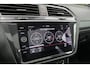Volkswagen Tiguan 1.4 TSI 150pk R-Line Panoramadak Leder Memory Blackstyle Trekhaak 20" LMV NLauto Bomvol!