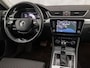 Skoda Superb Combi 1.4 TSI iV Sport 218Pk Automaat (VIRTUAL COCKPIT, APPLE CARPLAY, GROOT NAVI, CAMERA, STOELVERWARMING, SPORTSTOELEN, KEYLESS, ADAPTIVE CRUISE, GETINT GLAS, NIEUWSTAAT)