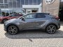 Toyota C-HR / C-HR+ 2.0 Plug-in Hybrid 220 Executive STOEL/STUURVERW APPLE/ANDROID JBL-AUDIO MEMORY BLIND-SPOT PARK-SENSOREN ELEK-ACHTERKLEP AD-CRUISE CAMERA KEYLESS DRAADLOOS-LADEN