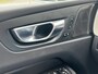 Volvo XC60 2.0 B5 Inscription Navigatie Trekhaak panoramadak 360 Camera Head-Up Display  Elektrische Stoelen Leder Blis Pilot Assist Harman Kardon Audio Apple Carplay Android Auto Parkeerverwarming NL Auto