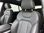 Audi Q8 55 TFSI e quattro Pro Line 394 PK | S-line | Adaptive cruise control | Glazen panoramadak | Luchtvering | 360 graden camera | Dodehoekdetectie | Stoelverwarming voor & achter Head-up display | Elektr. voorst. geheugen best. | Matrix-LED | Trekhaak | Optiekpakket zwart |