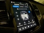 Volvo XC90 T8 AWD Recharge Plus Bright | Trekhaak | 360 Camera | Harman Kardon | 455pk | Adaptieve Cruise Control | Stoelverwarming voor+achter | Stuurwielverwarming | Schuifdak | Full LED Meesturende koplampen | Pilot Assist | BLIS Dode Hoek Detectie | Elektrische voorstoelen geheugen | Lederen bekleding | Zitting verlenging voorstoelen | Lederen dashboard | 20 Inch | Google Infotainment | Keyless Drive | Privacy Glass | Elektrisch bedienbare achterklep | Geïntegreerd kinderzitje achterin | Geïntegreerde zongordijnen achterportieren | Verlichte instaplijsten | 7-Persoons | 4-Zone Climate Control | DAB Radio | Apple Carplay/Android Auto | Vapour Grey Metallic |