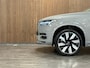 Volvo XC90 T8 AWD Recharge Plus Bright | Trekhaak | 360 Camera | Harman Kardon | 455pk | Adaptieve Cruise Control | Stoelverwarming voor+achter | Stuurwielverwarming | Schuifdak | Full LED Meesturende koplampen | Pilot Assist | BLIS Dode Hoek Detectie | Elektrische voorstoelen geheugen | Lederen bekleding | Zitting verlenging voorstoelen | Lederen dashboard | 20 Inch | Google Infotainment | Keyless Drive | Privacy Glass | Elektrisch bedienbare achterklep | Geïntegreerd kinderzitje achterin | Geïntegreerde zongordijnen achterportieren | Verlichte instaplijsten | 7-Persoons | 4-Zone Climate Control | DAB Radio | Apple Carplay/Android Auto | Vapour Grey Metallic |