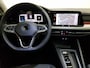 Volkswagen Golf 1.5 150pk eTSI Life DSG Navigatie Climate control Parkeer sensoren Stoelverwarming DAB Led Digitale Cockpit Lichtmetalen velgen Apple Carplay/ Android Auto