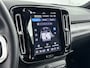 Volvo EX40 Single Motor Plus Black Edition 70 kWh | 98% SOH | 20" | Leder/Nubuck | Elektr. verst. Stoelen | Pixel LED | 360 Camera | Harman Kardon | Stoel/Stuurverwarming | Adaptieve Cruise | BLIS | Warmtepomp