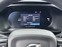 Volvo EX40 Single Motor Plus Black Edition 70 kWh | 98% SOH | 20" | Leder/Nubuck | Elektr. verst. Stoelen | Pixel LED | 360 Camera | Harman Kardon | Stoel/Stuurverwarming | Adaptieve Cruise | BLIS | Warmtepomp