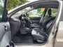 Peugeot 206 1.6-16V Griffe 5-Drs ECC Audio-CD Leder Sportstoelen LMV 15" ABS Getint glas Colorpakket Trekhaak Dealeronderh. Nw Apk