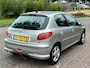 Peugeot 206 1.6-16V Griffe 5-Drs ECC Audio-CD Leder Sportstoelen LMV 15" ABS Getint glas Colorpakket Trekhaak Dealeronderh. Nw Apk
