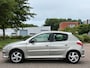 Peugeot 206 1.6-16V Griffe 5-Drs ECC Audio-CD Leder Sportstoelen LMV 15" ABS Getint glas Colorpakket Trekhaak Dealeronderh. Nw Apk