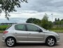 Peugeot 206 1.6-16V Griffe 5-Drs ECC Audio-CD Leder Sportstoelen LMV 15" ABS Getint glas Colorpakket Trekhaak Dealeronderh. Nw Apk