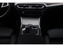 BMW 3-Serie 320e Aut. | SOH 93% | Facelift | M-pakket | Dravitgrau Widescreen | HUD | Dodehoekbewaking | Carplay | Luxe leder |