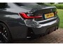 BMW 3-Serie 320e Aut. | SOH 93% | Facelift | M-pakket | Dravitgrau Widescreen | HUD | Dodehoekbewaking | Carplay | Luxe leder |