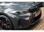 BMW 3-Serie 320e Aut. | SOH 93% | Facelift | M-pakket | Dravitgrau Widescreen | HUD | Dodehoekbewaking | Carplay | Luxe leder |